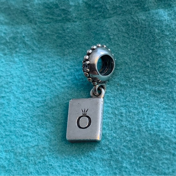 PANDORA | Retired Passport Charm - Picture 5 of 5
